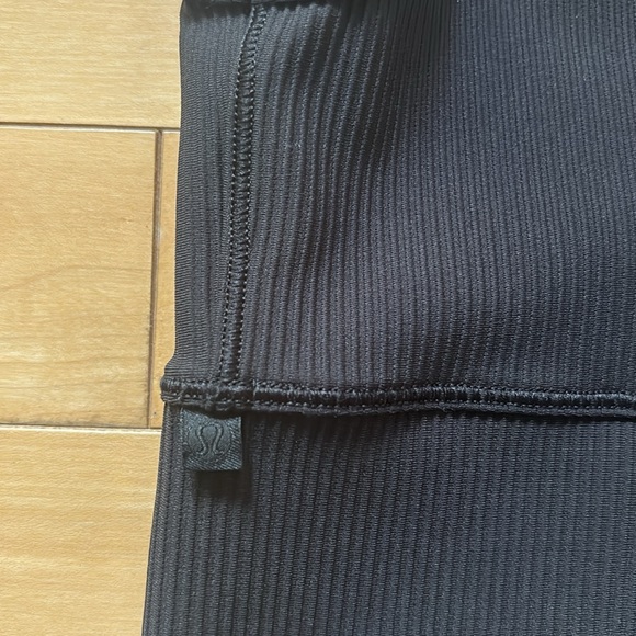 Lululemon Power Pivot Tank - Picture 3 of 3